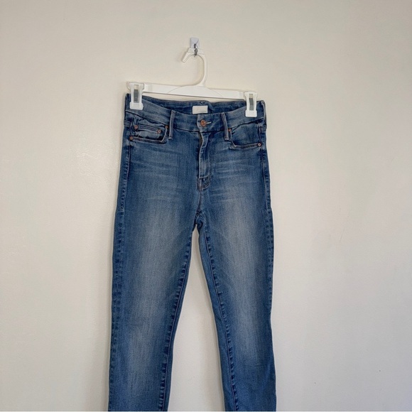 The High Waisted Looker Crop in Make Me
MOTHER 25 - Picture 7 of 7